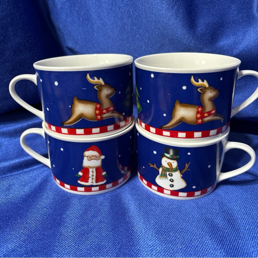 Gibson Housewares 4 Holiday mugs